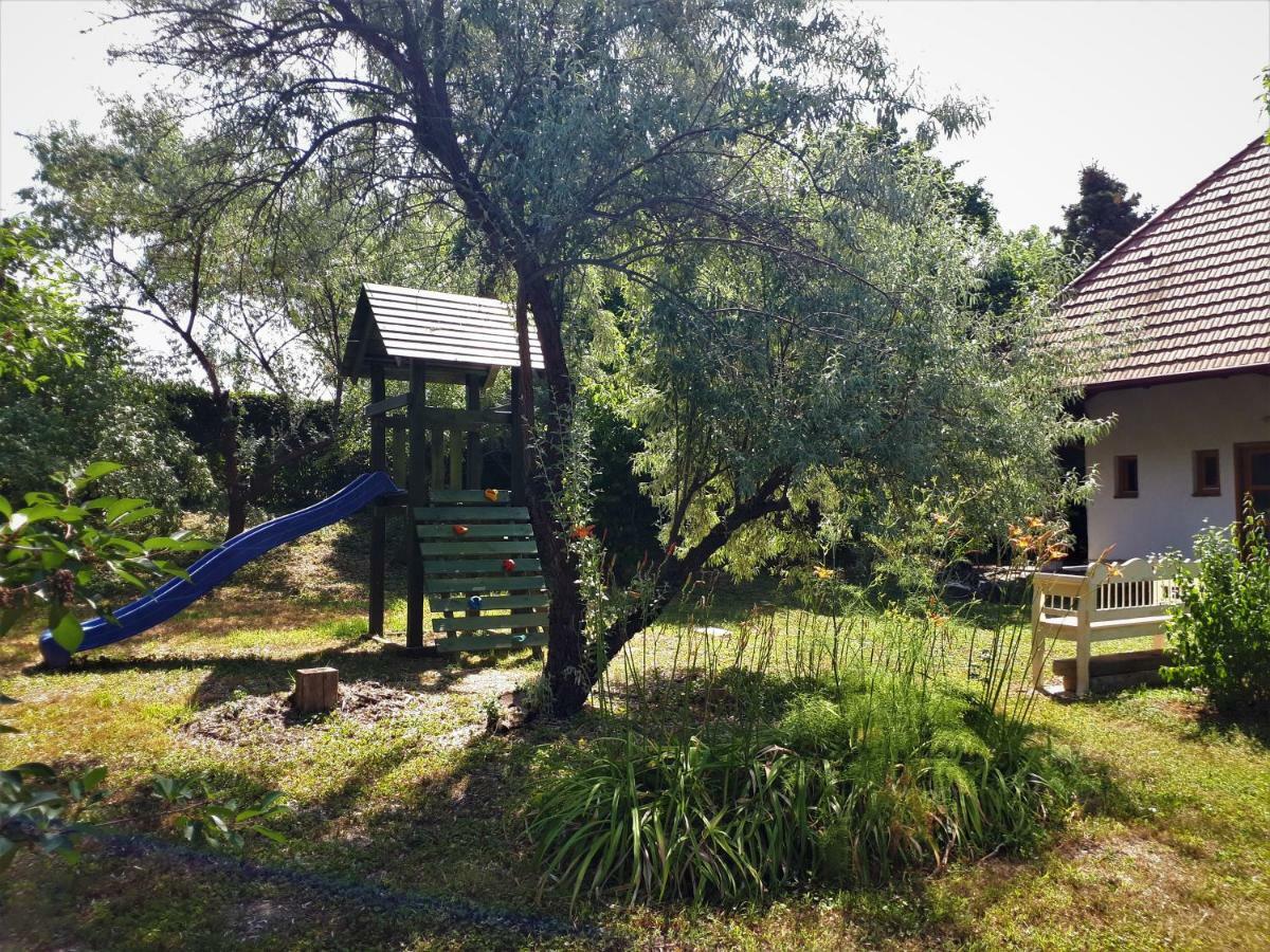 Kiskuti Vendeghaz Otel Monoszlo Dış mekan fotoğraf